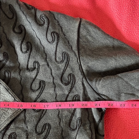 Elegant Gray Women's Cardigan - Picture 7 of 9